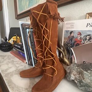Minnetonka Brown Lace-Up Boots